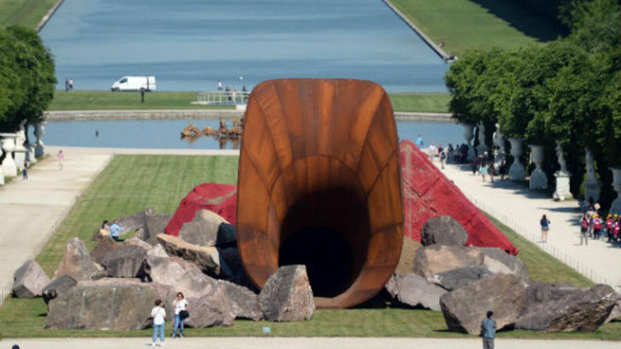 Kapoor vexes with 'vagina' sculpture at Versailles